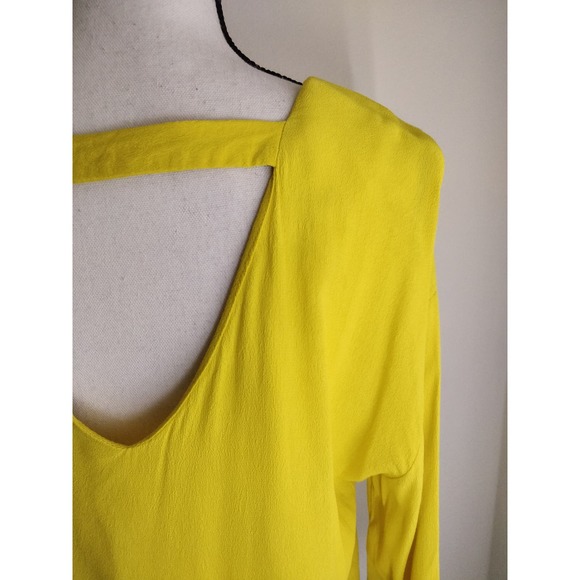 3/$15 RD + Koko Yellow V-neck Button Front Open Back Blouse Women's Size M - Picture 7 of 10